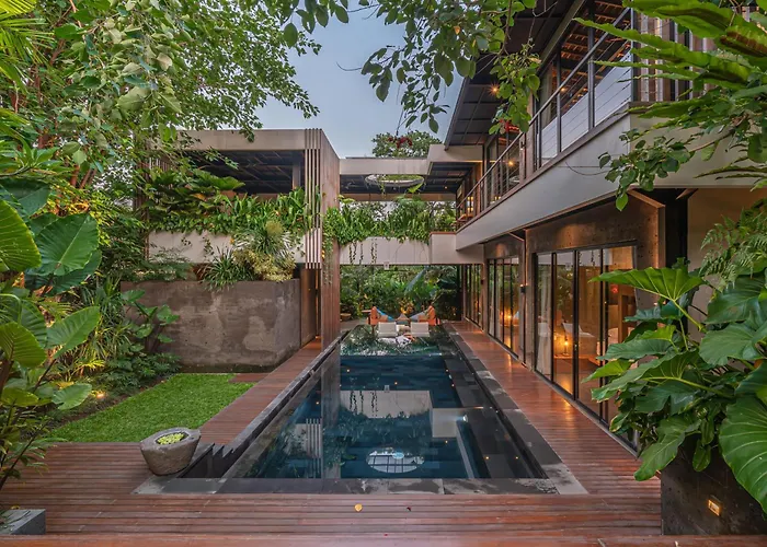 Villa Yeh Gangga - Huge 8br, 21max, 3pools, Sauna, Gym, Bbq, Rooftop!