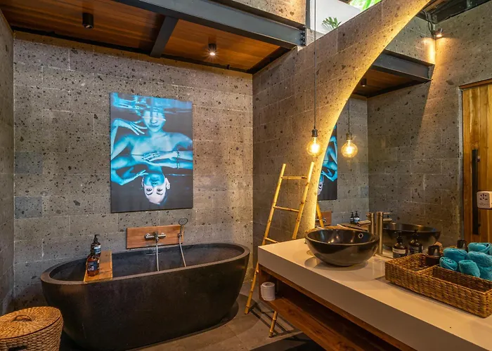 Villa Yeh Gangga - Huge 8br, 21max, 3pools, Sauna, Gym, Bbq, Rooftop! *