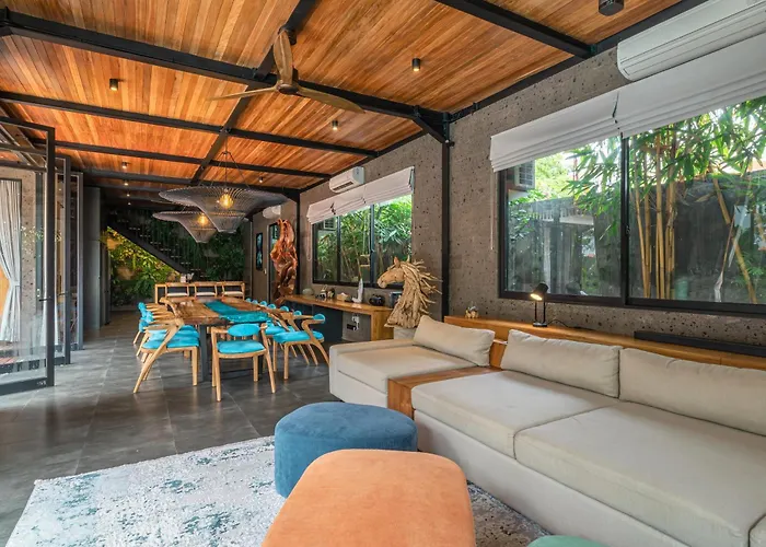 Yeh Gangga - Huge 8br, 21max, 3pools, Sauna, Gym, Bbq, Rooftop! Villa Canggu (Bali)