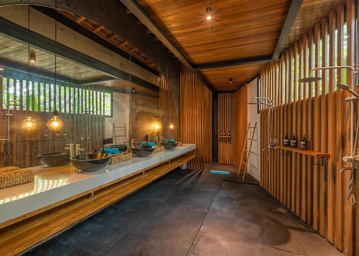 Villa Yeh Gangga - Huge 8br, 21max, 3pools, Sauna, Gym, Bbq, Rooftop! *