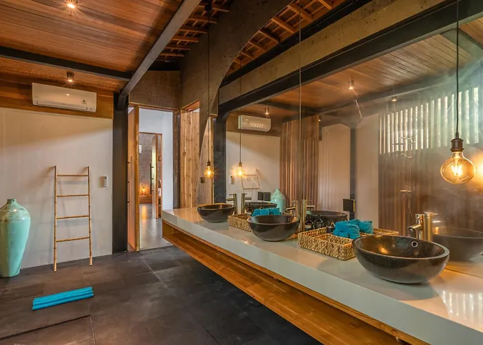 Yeh Gangga - Huge 8br, 21max, 3pools, Sauna, Gym, Bbq, Rooftop! Canggu (Bali)