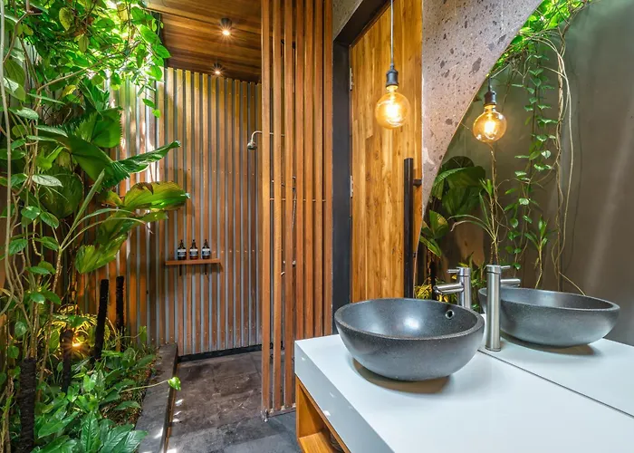 Yeh Gangga - Huge 8br, 21max, 3pools, Sauna, Gym, Bbq, Rooftop! Canggu (Bali)