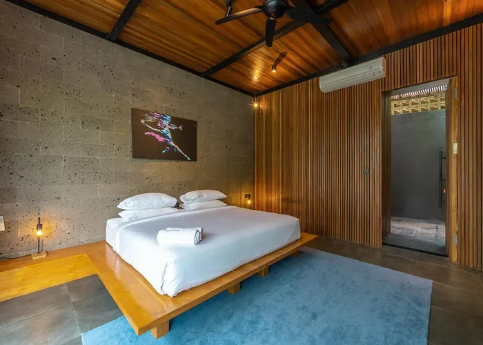 Yeh Gangga - Huge 8br, 21max, 3pools, Sauna, Gym, Bbq, Rooftop! * Canggu (Bali)