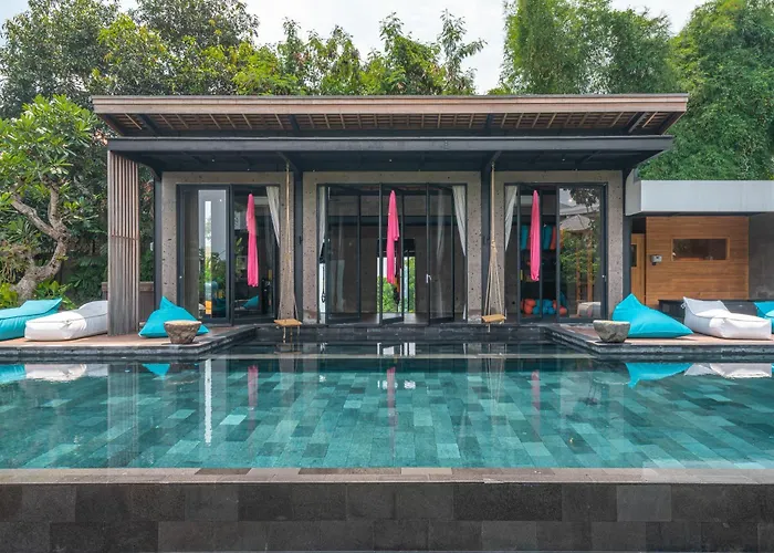 Yeh Gangga - Huge 8br, 21max, 3pools, Sauna, Gym, Bbq, Rooftop! *