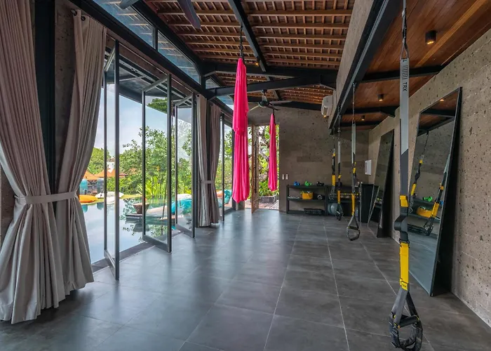 Yeh Gangga - Huge 8br, 21max, 3pools, Sauna, Gym, Bbq, Rooftop! *