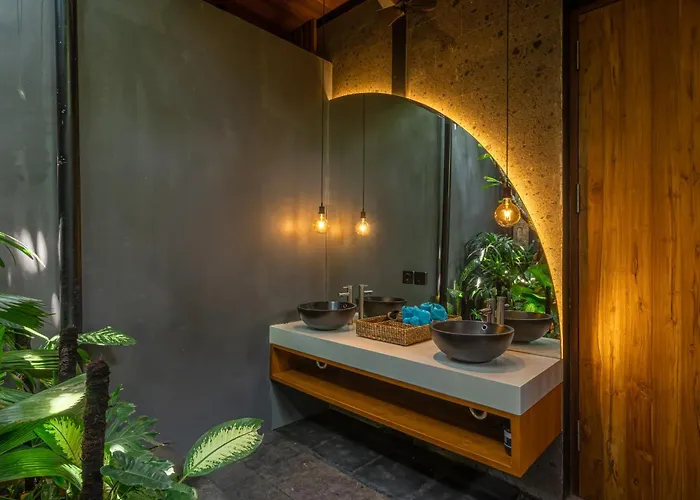 Villa Yeh Gangga - Huge 8br, 21max, 3pools, Sauna, Gym, Bbq, Rooftop! Canggu (Bali)