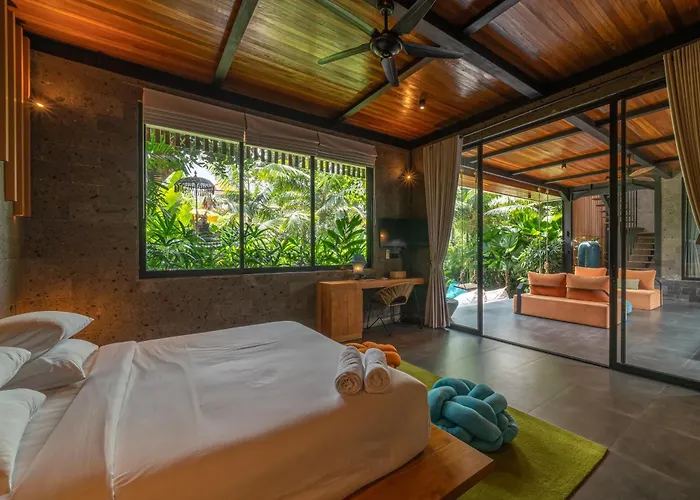 Villa Yeh Gangga - Huge 8br, 21max, 3pools, Sauna, Gym, Bbq, Rooftop!