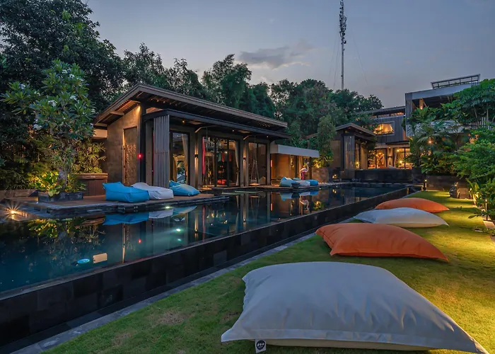 Yeh Gangga - Huge 8br, 21max, 3pools, Sauna, Gym, Bbq, Rooftop! *