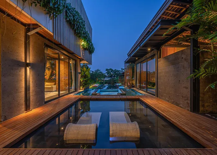 Villa Yeh Gangga - Huge 8br, 21max, 3pools, Sauna, Gym, Bbq, Rooftop!