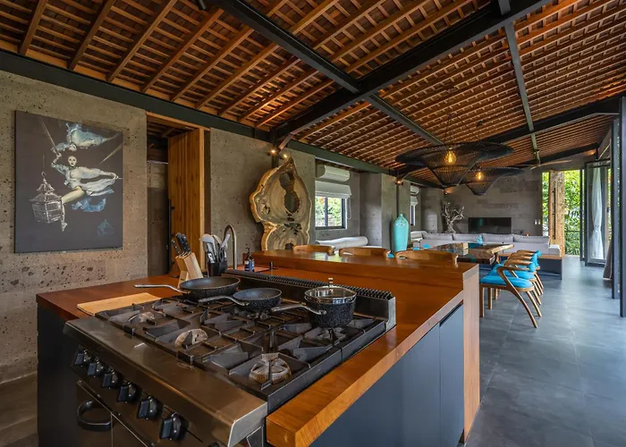 Villa Yeh Gangga - Huge 8br, 21max, 3pools, Sauna, Gym, Bbq, Rooftop! *
