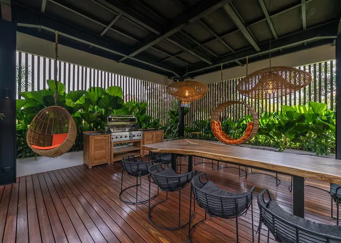 Villa Yeh Gangga - Huge 8br, 21max, 3pools, Sauna, Gym, Bbq, Rooftop! Canggu (Bali)